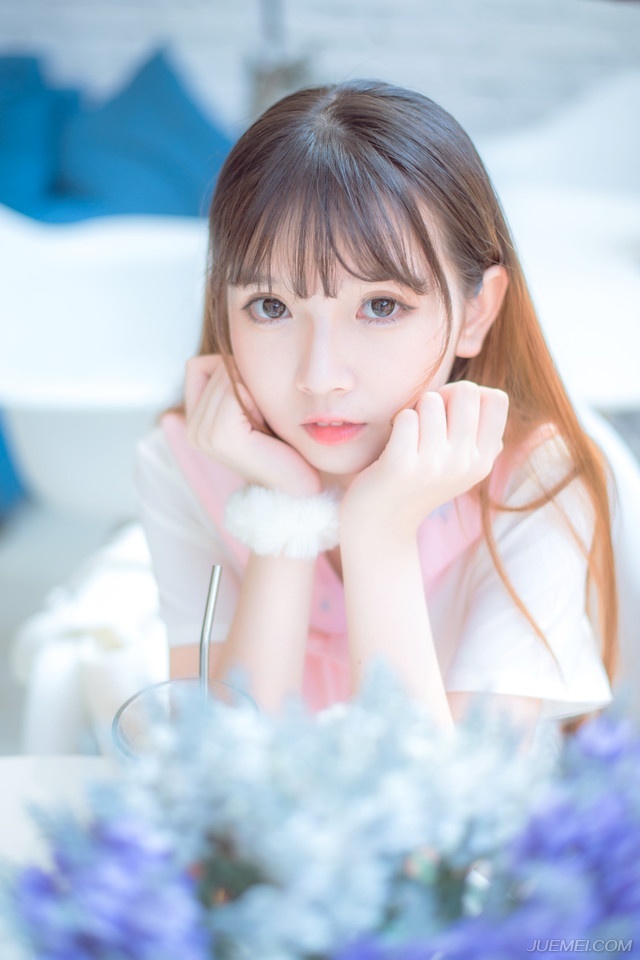 男女间不存在也不可能存在友谊，所谓男女之间的友谊，不外是爱情的初步或剩余，或许就是爱情自身。